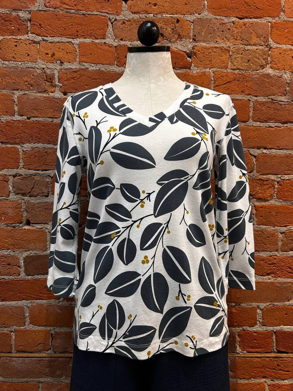 NEW PRAIRIE COTTON women's v-neck 3/4-sleeve tunic in white